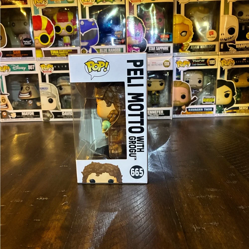 Funko Pop! Star Wars: The Mandalorian Season 3 Peli Motto with Grogu #665